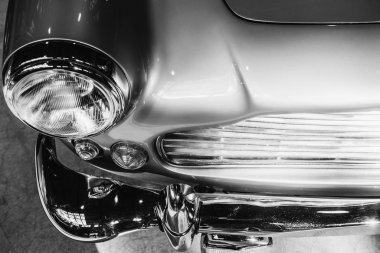 farlar ve Ön tampon üzerinde vintage bir otomobil bir closeup.