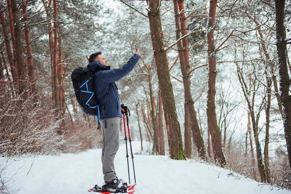 Uomo Viaggiatore Con Zaino Escursioni Viaggi Stile Vita Concetto Avventura — Foto Stock