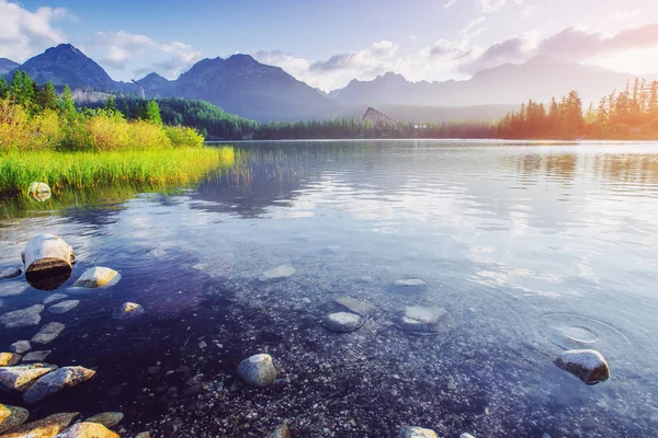 Nascer Sol Sobre Lago Parque High Tatras Shtrbske Pleso Eslováquia — Fotografia de Stock