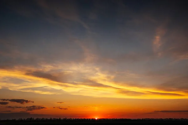 Fantastische Zonsondergang Bergen Cumulus Wolken — Stockfoto