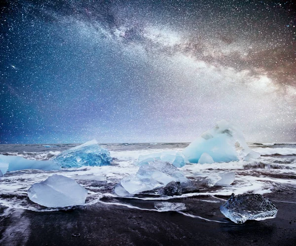 Jokulsarlon泻湖 冰原冰川泻湖湾美丽的寒冷景观 星空夜 超棒的挤奶方式 — 图库照片