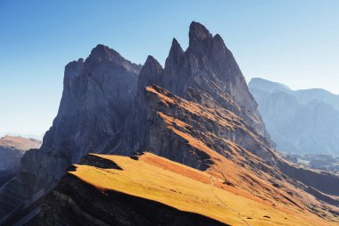 Büyük Seceda dağlarının dağ sırtı gün ışığında ele geçirildi..