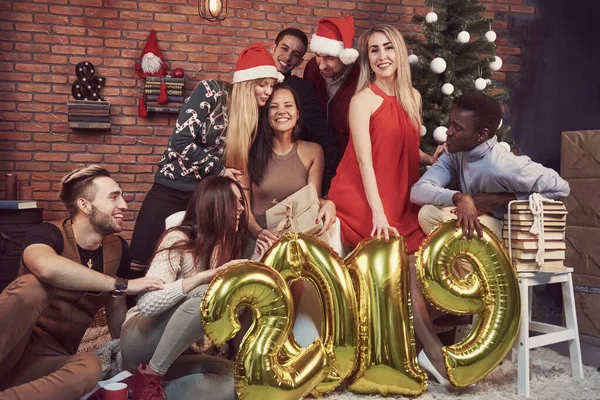 Groupe Vieux Amis Joyeux Communiquent Entre Eux Nouvel 2019 Arrive — Photo