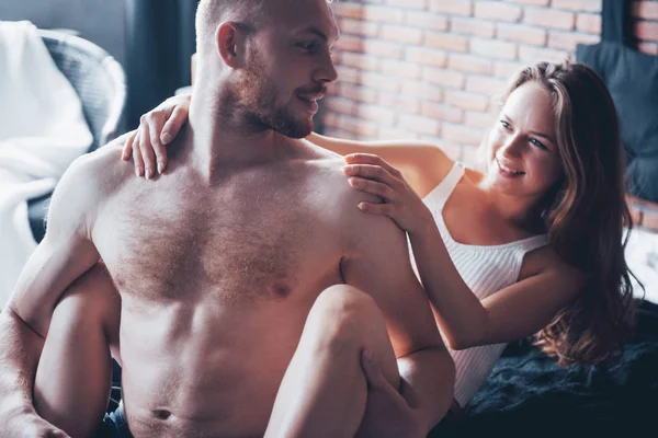 Pareja Joven Sexy Relaciones Sensuales Hombre Mujer Están Desnudos — Foto de Stock