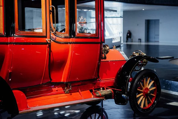 Side View Red Retro Vintage Car Standing Blue Floor Indoor — Stock Photo, Image