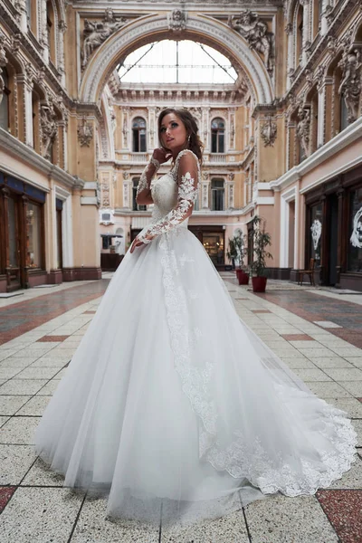 Bella Delicata Giovane Donna Sposa Sexy Abito Sposa Lusso — Foto Stock