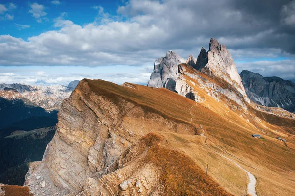 Pequenos Trilhos Para Turistas Colinas Pendentes Das Montanhas Dolomite Seceda — Fotografia de Stock