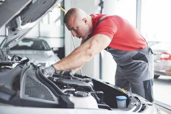 Auto Mechanic Working Garage Repair Service — Stock Photo, Image