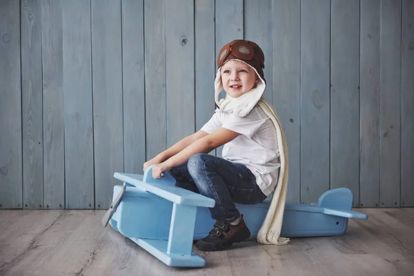 Happy Kid Pilot Hat Playing Wooden Airplane Childhood Fantasy Imagination — Stock Photo, Image