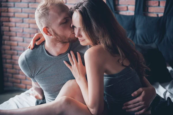 Attractive Young Lovers Have Couple Playing Together Bed — Stock Photo, Image