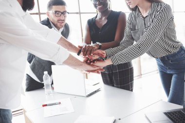 Genç takım sıkı çalışmadan sonra anlaşmaya vardı.