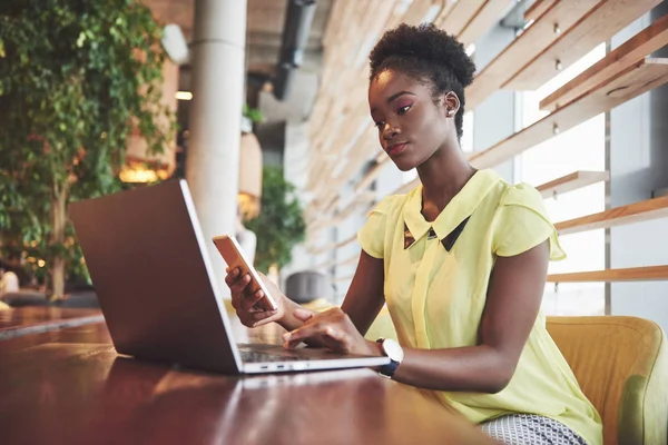 Beautiful Young Woman Sitting Cafe Working Laptop — Stock Photo, Image