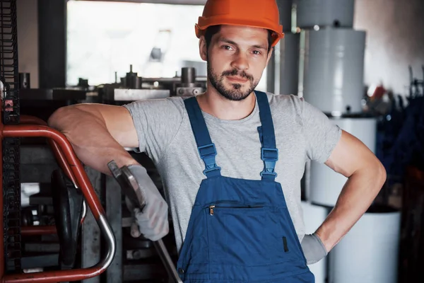 Ervaren Operator Met Een Harde Hoed Metaalverwerkende Industrie Concept Professionele — Stockfoto