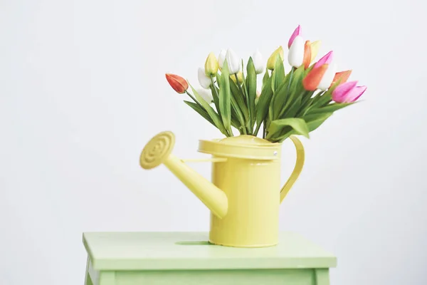 Embudo Amarillo Con Pequeñas Flores Colores Borlas Hermosas Flores Primavera —  Fotos de Stock