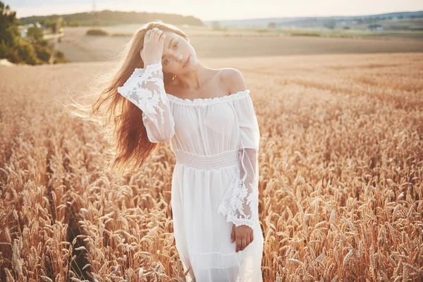 Happy Young Girl Wheat Field Sunlight — Stock Photo, Image