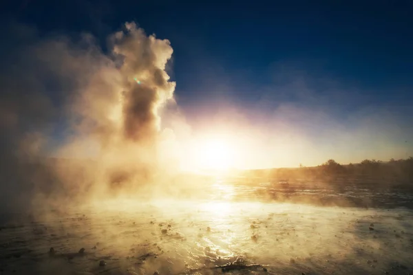 Fantástica Puesta Sol Strokkur Geyser Erupción Islandia Colores Fantásticos — Foto de Stock