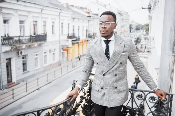 Confident Black Business Man Stylish Suit Standing Office Block Looking — Stock Photo, Image