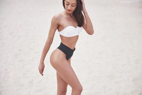 Beautiful Slim Luxury Girl Bikini Sand Beach Tropical Island Sexy — Stockfoto