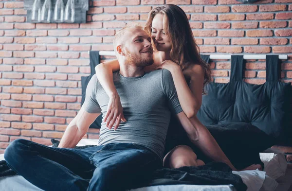 Attractive Young Lovers Have Couple Playing Together Bed — Stock Photo, Image