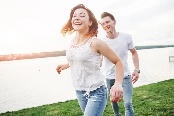 Loving Grappig Speels Gelukkig Paar Het Strand — Stockfoto