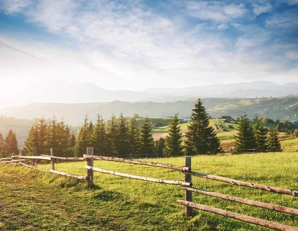 Beautiful Summer Mountain Landscape Sunshine View Meadow Fenced Fence Rural — Stock Photo, Image