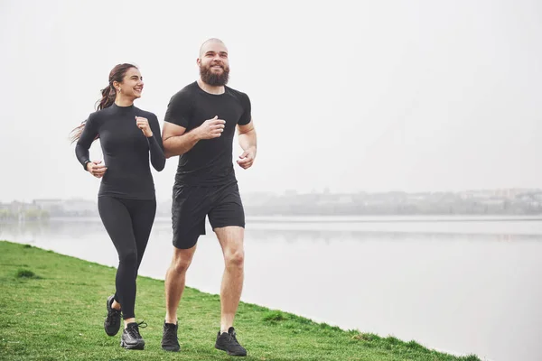 Couple Jogging Running Outdoors Park Water Young Bearded Man Woman — 图库照片