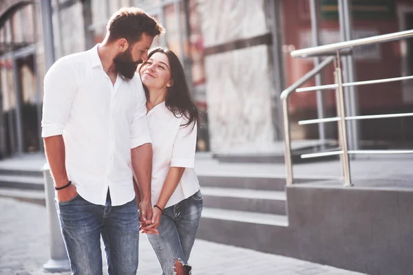 Beautiful Happy Couple Hugging City Street Lifestyle Concept Love Romance — 스톡 사진