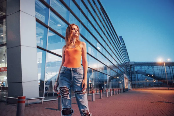 Beautiful Sexy Tourist Girl Walking Busy City Street Airport Woman — 스톡 사진