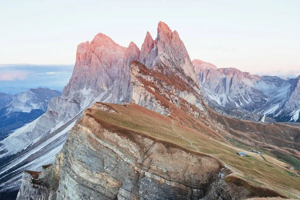 Crazy Descent Landscape Hills Cliffs Day Time Little Buildings Right — Stock Photo, Image