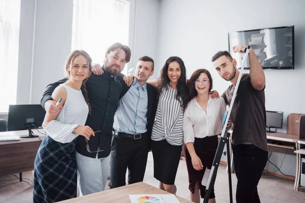 Retrato Feliz Equipo Creativo Oficina — Foto de Stock