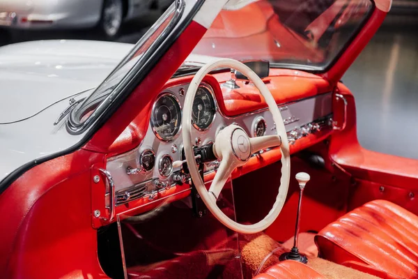 Stuttgart Alemania Octubre 2018 Museo Mercedes Volante Blanco Interior Rojo — Foto de Stock