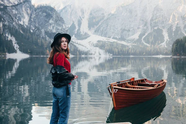 Girl Looking Outstanding View Woman Black Hat Enjoying Majestic Mountain — Stock Photo, Image