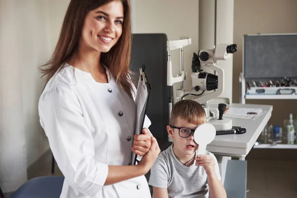 Glasses Should Helpful Doing Testing Oculist Office Child Doctor Notes — 스톡 사진