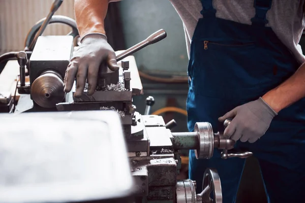 Operatore Esperto Cappello Duro Concetto Industria Lavorazione Dei Metalli Ingegnere — Foto Stock