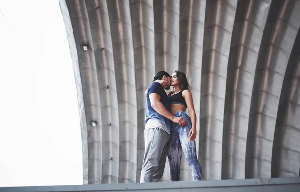 Jóvenes Atletas Son Par Mujeres Hombres Aire Libre — Foto de Stock