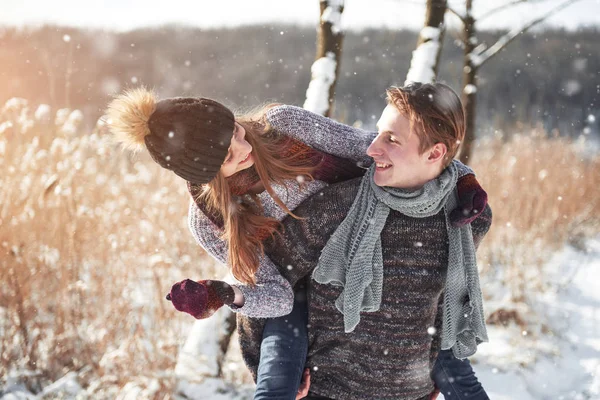 Couple Has Fun Laughs Kiss Young Hipster Couple Hugging Each — Stock Photo, Image