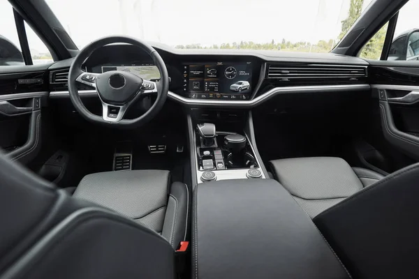 Interior Carro Preto Moderno Prestígio Assentos Acessórios Confortáveis Couro Volante — Fotografia de Stock