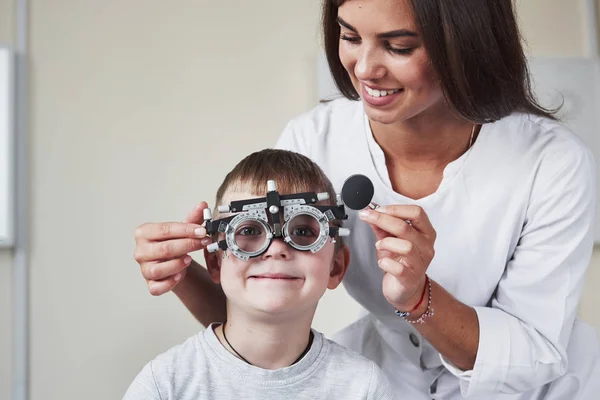 Doctor Tuning Phoropter Determine Visual Acuity Little Boy — 스톡 사진