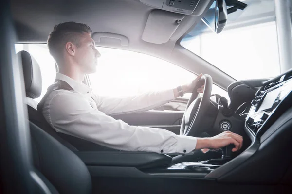 Young Man Sits Newly Purchased Car Wheel Successful Purchase — Stock Photo, Image