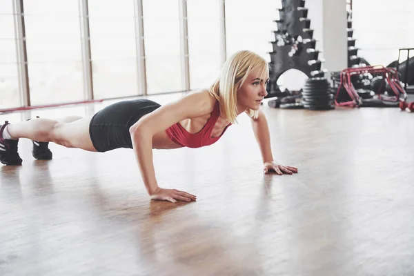 Menina Ativa Ginásio Fitness Conceito Treino Esporte Estilo Vida Saudável — Fotografia de Stock