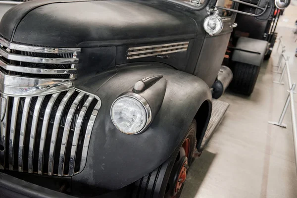 Devant Une Voiture Restaurée Photo Gros Plan Détaillée Dans Salon — Photo