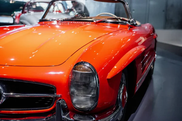 Stuttgart Deutschland 2018 Mercedes Museum Schönes Orangefarbenes Retro Auto Von — Stockfoto