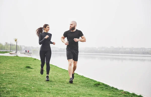 Couple Jogging Running Outdoors Park Water Young Bearded Man Woman — 图库照片