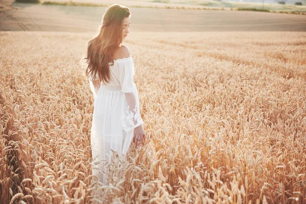 Happy Young Girl Long Beautiful Hair Standing Wheat Field Sunlight — Stock Photo, Image