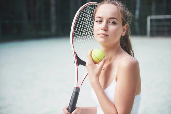 Uma Mulher Bonita Vestindo Campo Ténis Sportswear Quadra — Fotografia de Stock