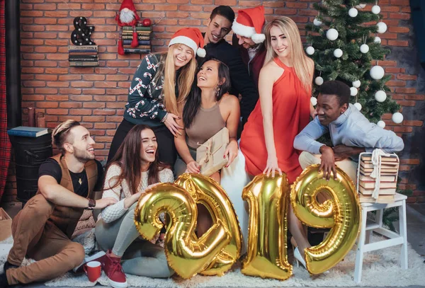 Groupe Vieux Amis Joyeux Communiquent Entre Eux Nouvel 2019 Arrive — Photo