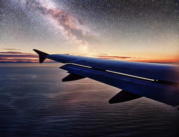 Vía Láctea Con Ala Avión Foto Aplicada Los Operadores Turísticos —  Fotos de Stock