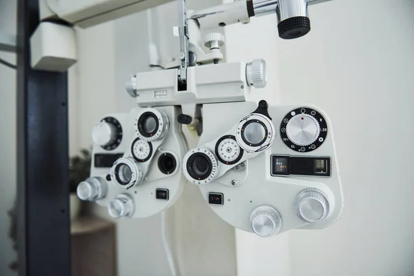 Phoropter Büro Stehen Augenarztgeräte Schönen Weißen Raum — Stockfoto