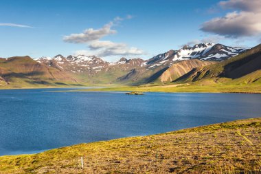 Landmannalaugar bölgesindeki Krater Gölü, Fjallabak Doğa Rezervi, İzlanda.