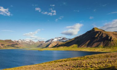 Landmannalaugar bölgesindeki Krater Gölü, Fjallabak Doğa Rezervi, İzlanda.